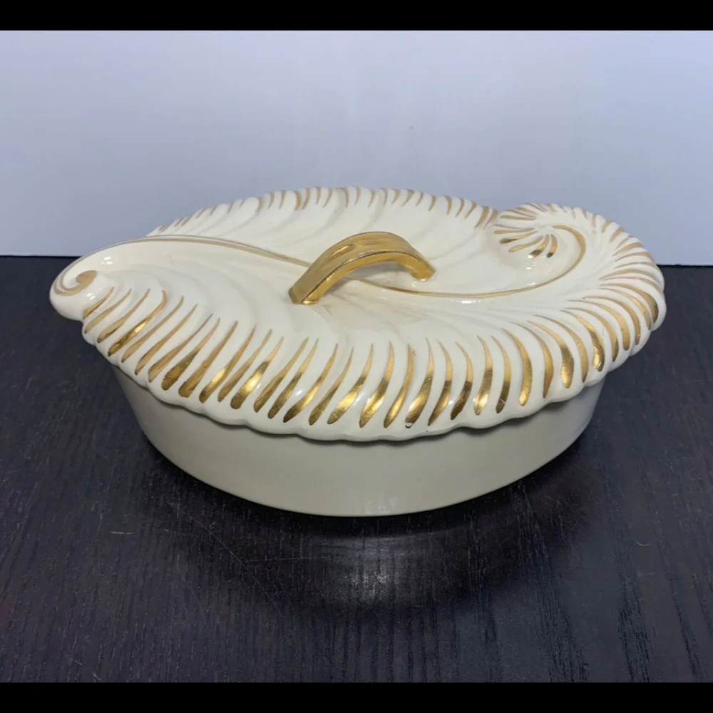 Oval Ceramic Trinket/Vanity Box - Ivory/Gold Ceramic Box with Plume Feather Lid